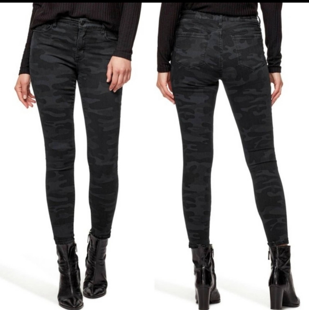 Social Standard blk camo jeans sz 10